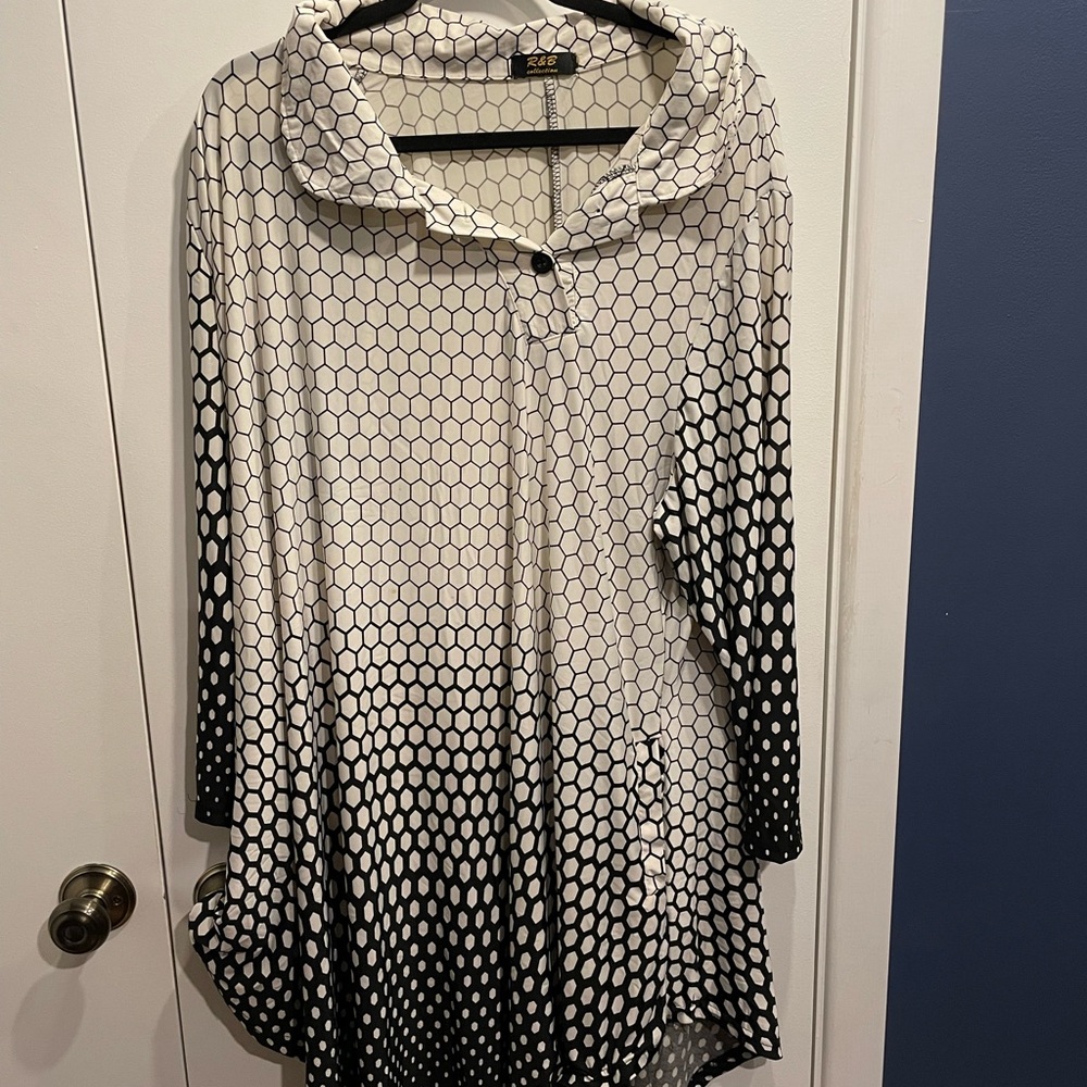 Black and White Women's Tunic Top